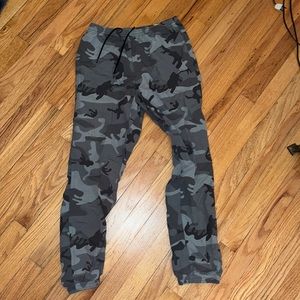 Ladies Patagonia Camo Khaki Pants